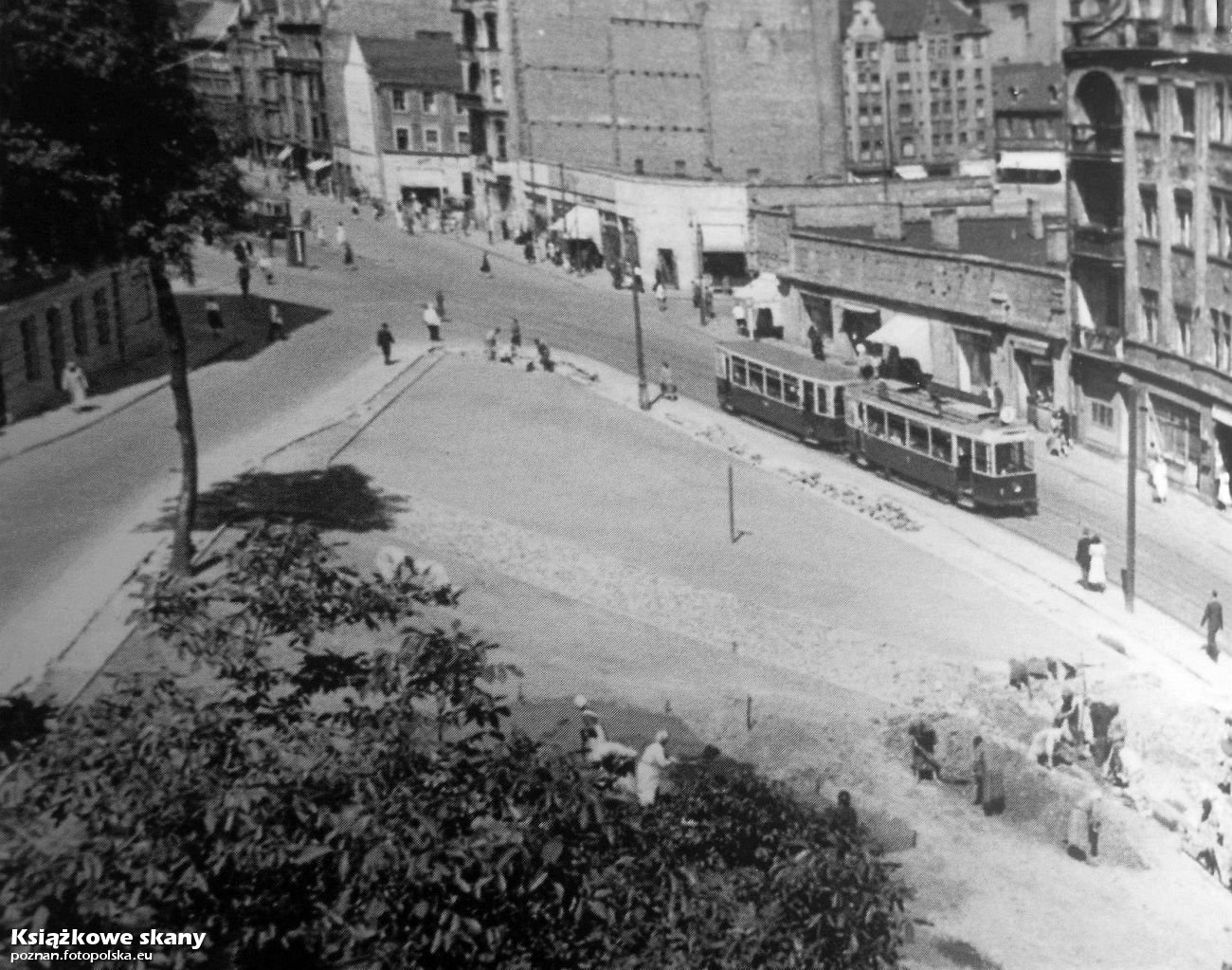 Skrzyżowanie z ulicą Krysiewicza (rok 1954) Półwiejska