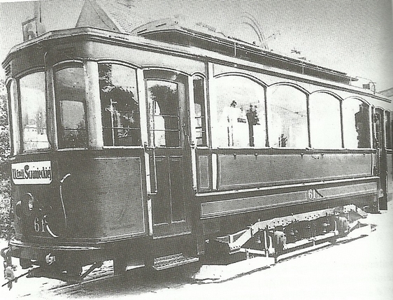 Od 1914 r. i 1915 r. w Poznaniu kursowało 13 takich wagonów silnikowych z zamkniętymi pomostami. Zdjęcie z okresu międzywojennego.