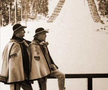 Cieniemiasta.pl - Rok 1939 górale na treningu skoczków narciarskich. Wielka Krokiew w Zakopanem