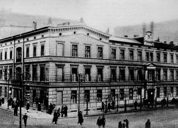 Poznań, gmach Policji, jeden z pierwszych budynków rządowych, zdobytych przez Polaków podczas powstania wielkopolskiego w pierwszych dniach walk w 1918