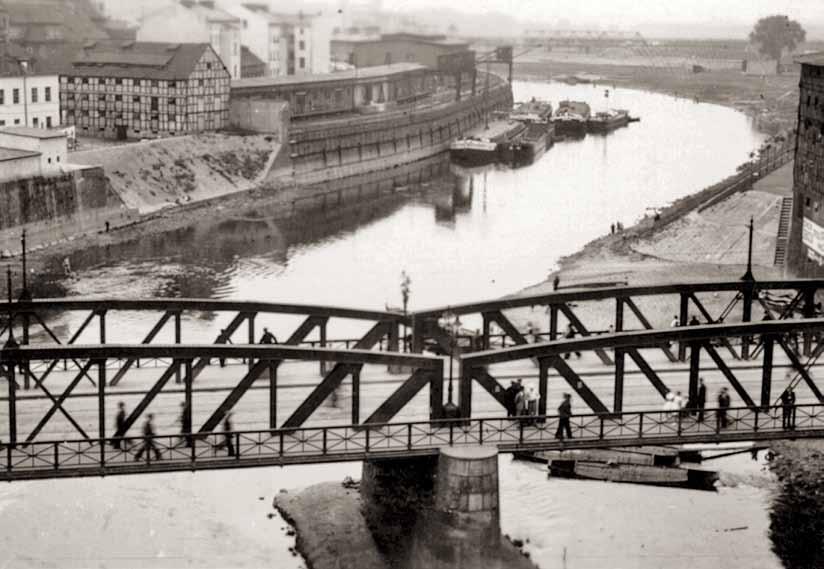 Widok na most Chwaliszewski i port, pocztówka, ok. 1941 r.