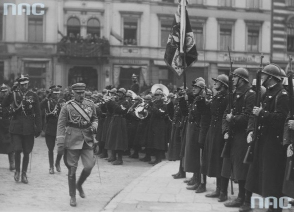 Obchody Święta Niepodległości na placu Saskim w Warszawie