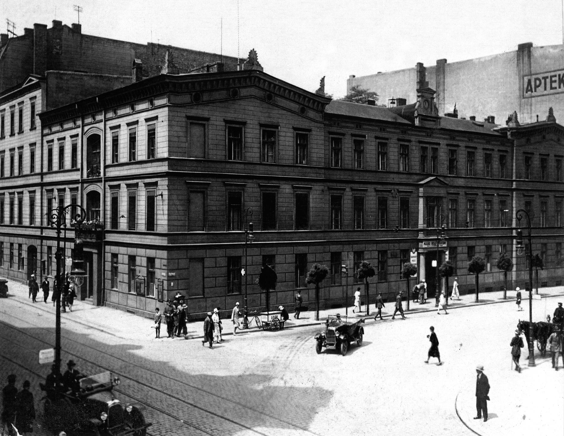 (1933) Budynek Komendy Policji Państwowej przy ul. Ratajczaka, róg 27 Grudnia 1918